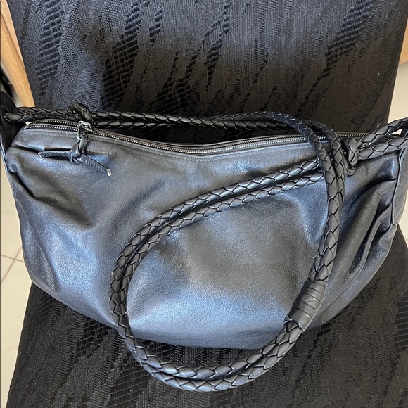 Bottega Veneta Handbags - Bottega Veneta Black Braided Leather Shoulder Bag